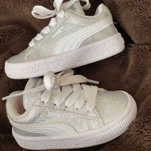 Glitter pumas
